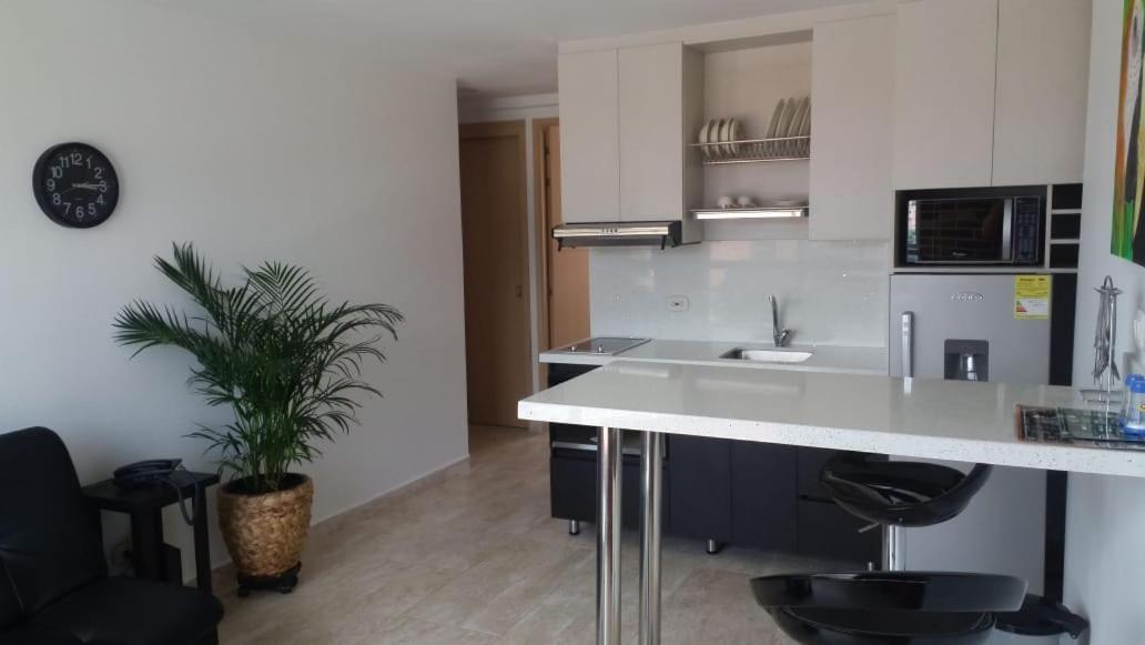 מדיין Apartasuites Av מראה חיצוני תמונה